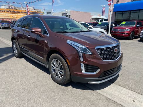 Used 2022 Cadillac XT5 Premium Luxury w/ Technology Package FWD image 3