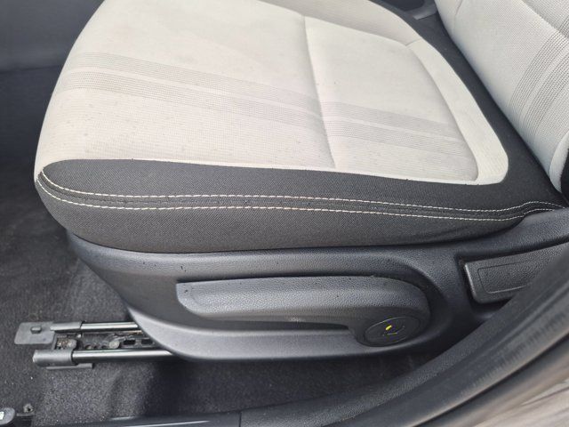Used 2025 Hyundai Venue SEL FWD image 14