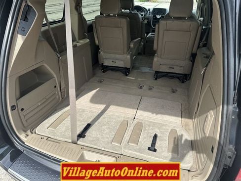 Used 2014 Chrysler Town & Country Touring FWD image 35