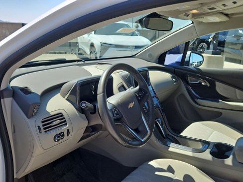 Used 2015 Chevrolet Volt FWD image 10