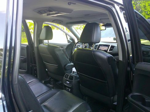 Used 2017 Honda Pilot Touring image 47