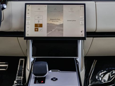 New 2026 Land Rover Range Rover SE image 13