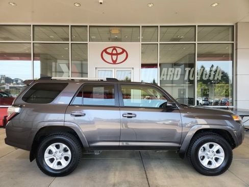 Certified 2021 Toyota 4Runner SR5 Premium w/ Moonroof Package AWD/4WD image 3