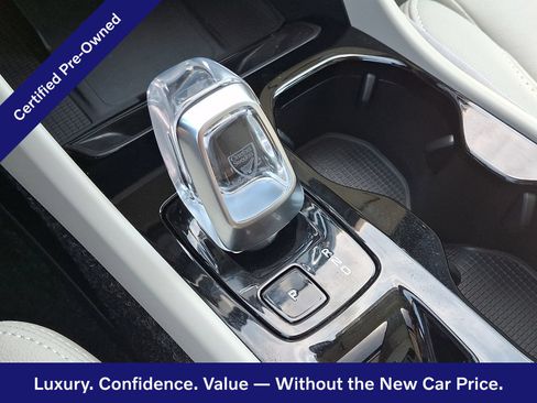 Certified 2025 Volvo XC40 B5 Ultra AWD/4WD image 14