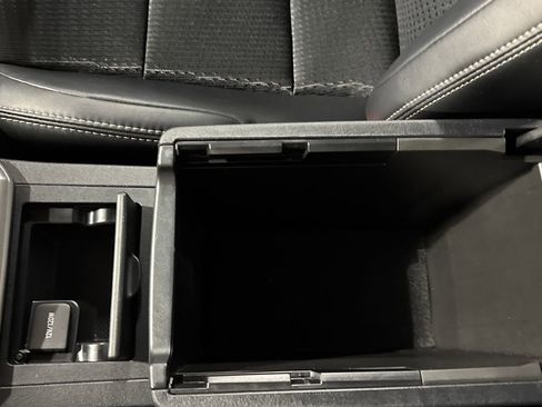 Used 2012 Toyota Camry SE FWD image 23