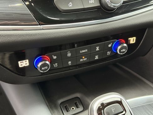 Used 2019 Buick Enclave Premium image 22