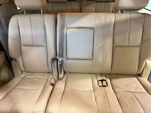 Used 2010 Chevrolet Suburban LT AWD/4WD image 27