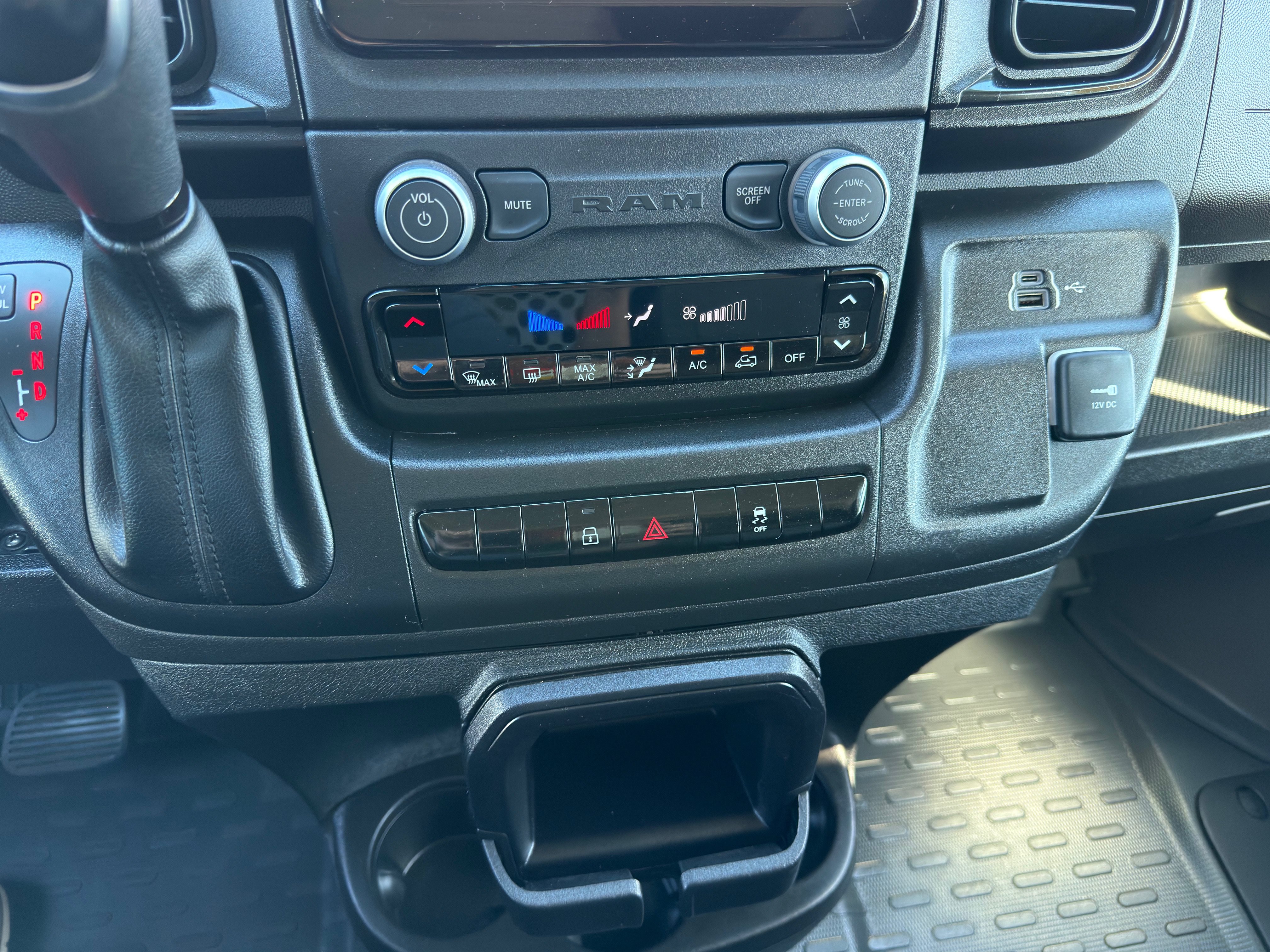 Used 2025 RAM ProMaster 2500 w/ U-Haul Equipment Group FWD image 30