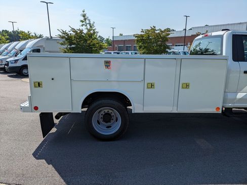 New 2025 Ford F550 4x4 Regular Cab Super Duty image 30