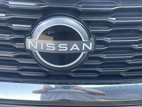 Used 2023 Nissan Rogue SV w/ SV Premium B Package FWD image 9