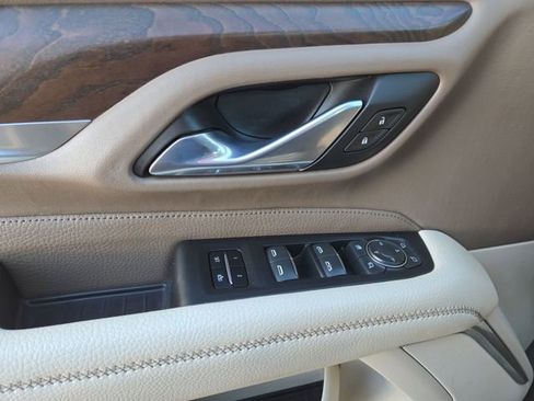 Used 2021 GMC Yukon XL Denali w/ Denali Premium Package image 15