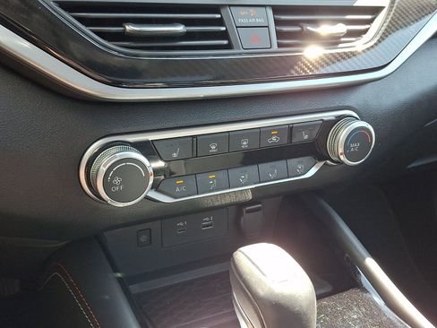 Certified 2023 Nissan Altima 2.5 SR w/ SR Premium Package FWD image 18