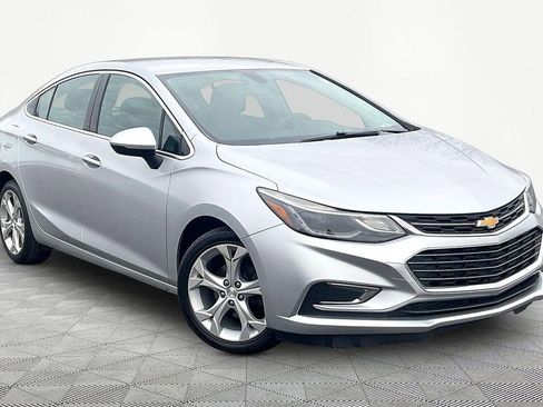 Used 2018 Chevrolet Cruze Premier image 3