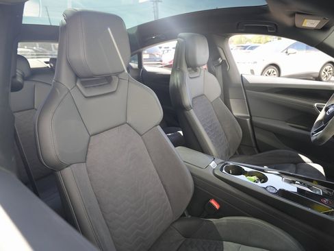 Used 2022 Audi e-tron GT Premium Plus image 26