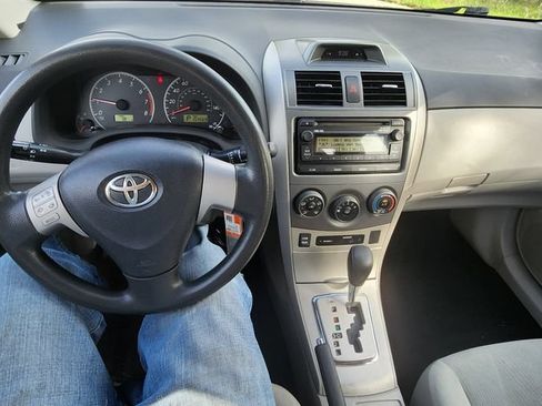 Used 2012 Toyota Corolla FWD image 4
