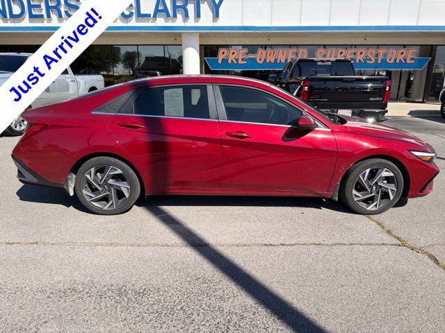 Used 2025 Hyundai Elantra SEL FWD image 2