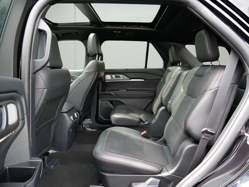 Used 2025 Ford Explorer ST AWD/4WD image 11