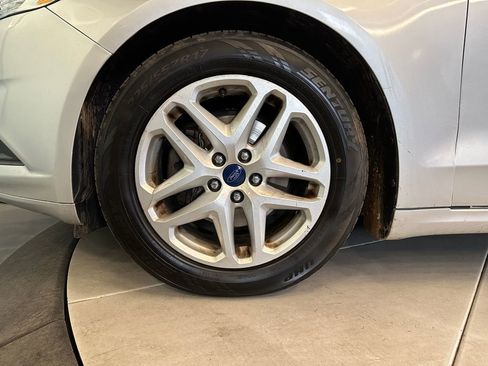 Used 2015 Ford Fusion SE FWD image 25