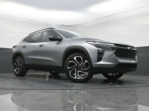 Used 2025 Chevrolet Trax RS w/ Driver Confidence Package image 25