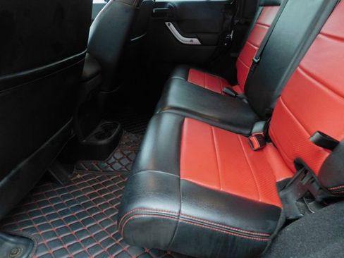 Used 2012 Jeep Wrangler Unlimited Sahara w/ Connectivity Group image 19