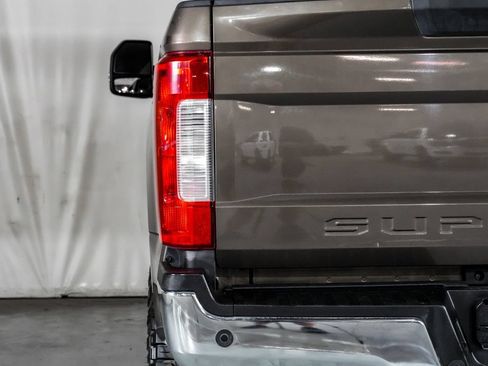 Used 2017 Ford F250 XLT w/ XLT Premium Package AWD/4WD image 41