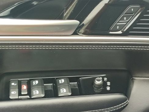 Used 2023 Jeep Wagoneer 4WD w/ Premium Group I image 9