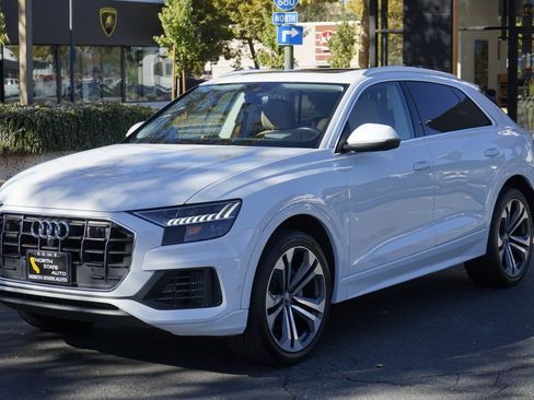 Used 2019 Audi Q8 Prestige w/ Luxury Package image 2