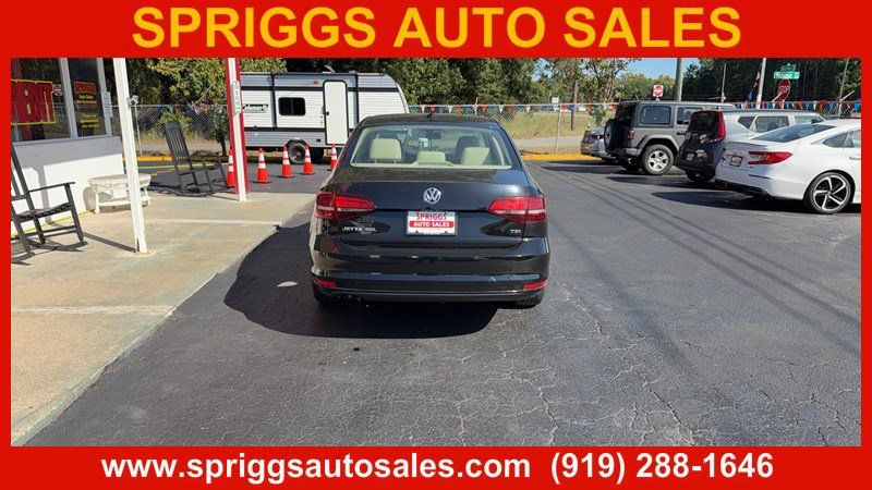 Used 2016 Volkswagen Jetta SEL FWD image 4