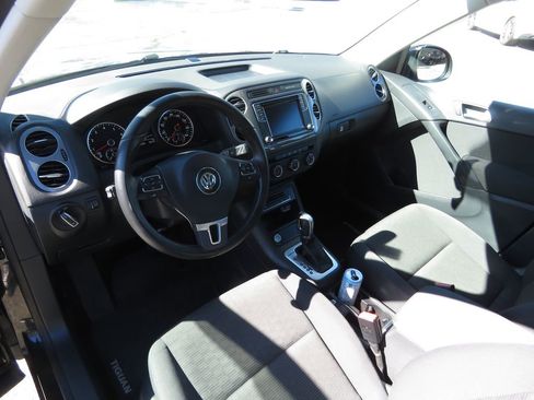 Used 2017 Volkswagen Tiguan Limited w/ Premium Package image 11