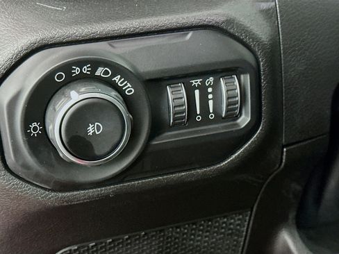 Used 2019 Jeep Wrangler Unlimited Sahara w/ LED Lighting Group image 16