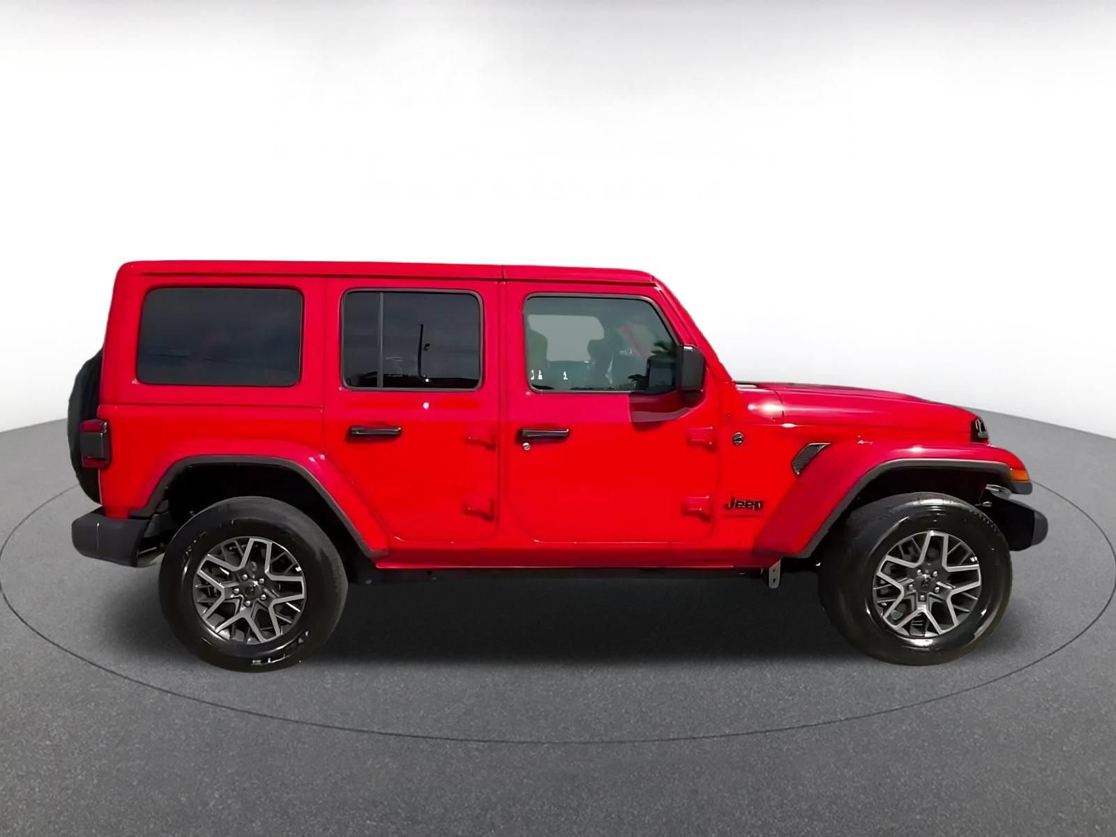 Used 2025 Jeep Wrangler Unlimited Sahara AWD/4WD image 15