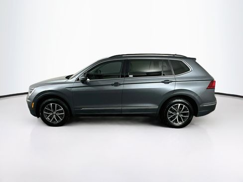 Used 2020 Volkswagen Tiguan SE w/ Panoramic Sunroof Package FWD image 4