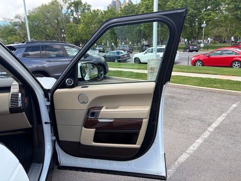 Used 2015 Land Rover Range Rover Supercharged image 11