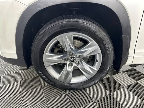 Used 2017 Toyota Highlander Limited w/ Carpet Mat Package AWD/4WD image 34
