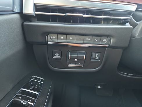 Used 2025 Cadillac Escalade Sport Platinum w/ LPO, ONYX Package AWD/4WD image 16