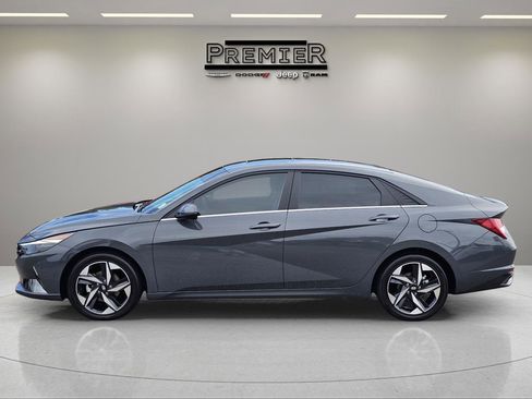 Used 2023 Hyundai Elantra Limited w/ Preferred Accessory Package image 13