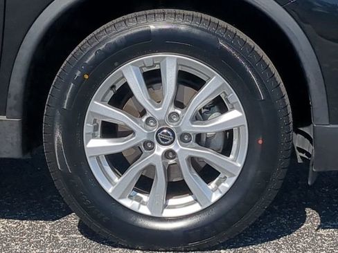 Used 2020 Nissan Rogue SV image 10