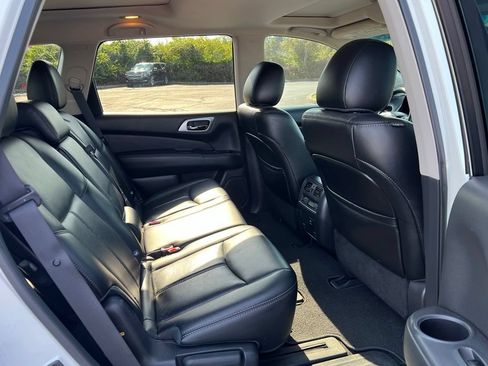 Used 2015 Nissan Pathfinder Platinum FWD image 11