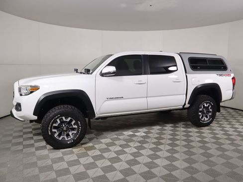 Used 2019 Toyota Tacoma TRD Off-Road image 8