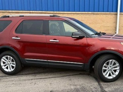 Used 2014 Ford Explorer XLT w/ Equipment Group 202A image 7