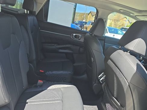 Certified 2025 Kia Sorento SX AWD/4WD image 12