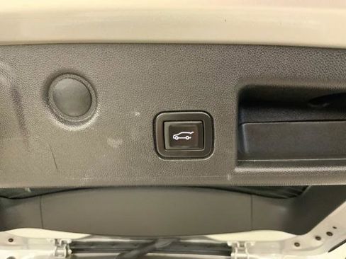 Used 2021 Chevrolet Equinox LT w/ Driver Convenience Package AWD/4WD image 34