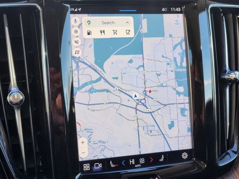 Certified 2022 Volvo XC60 B5 Momentum image 22