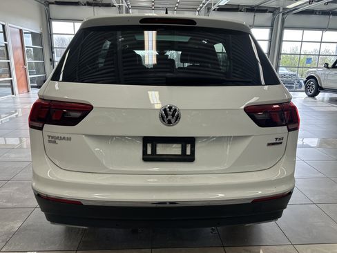 Used 2018 Volkswagen Tiguan SEL Premium w/ 3rd Row Seat Package image 11