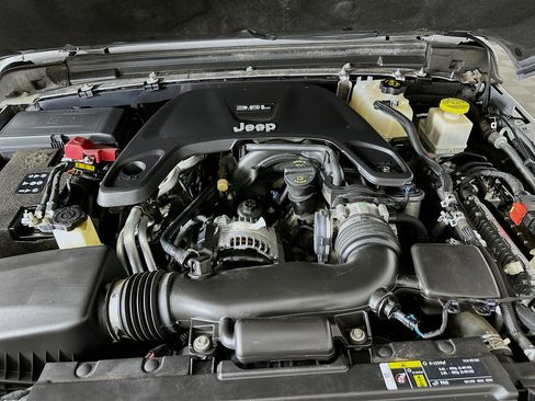 Used 2020 Jeep Gladiator Overland AWD/4WD image 31