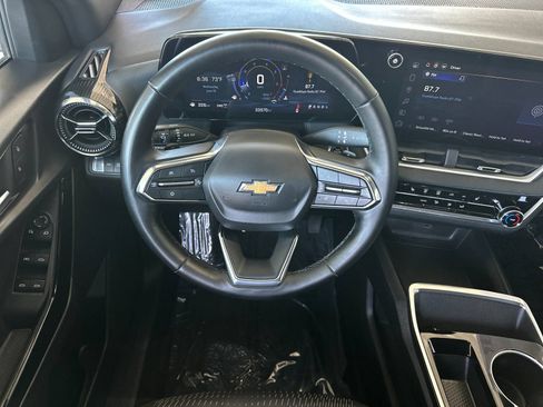 Used 2025 Chevrolet Equinox LT AWD/4WD image 13