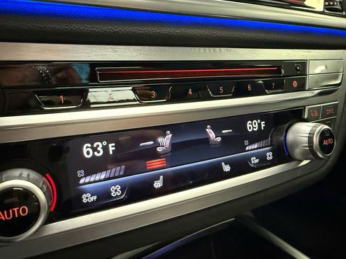 Used 2018 BMW 750i image 25