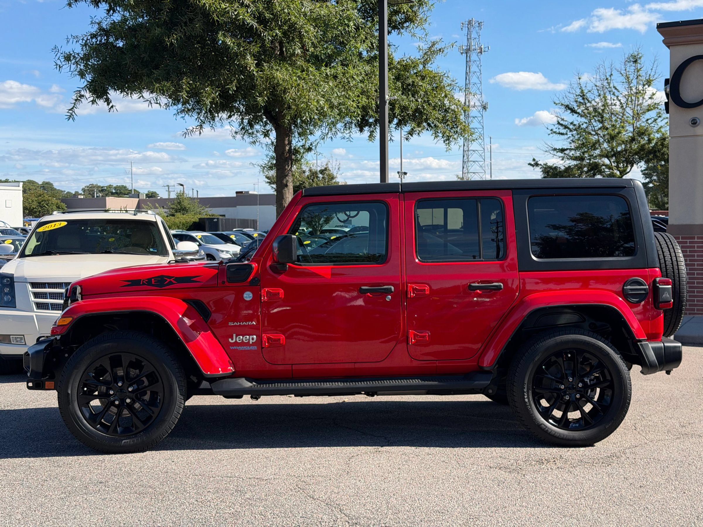 Used 2021 Jeep Wrangler Unlimited Sahara w/ Cold Weather Group AWD/4WD image 9