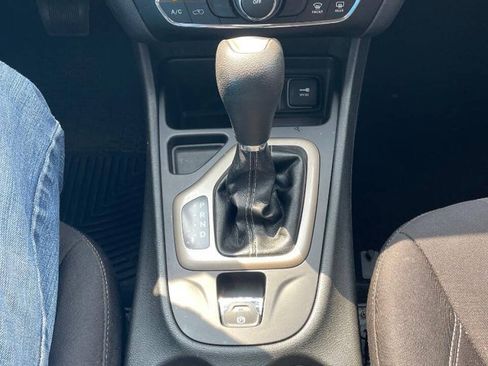 Used 2015 Jeep Cherokee Latitude FWD image 19