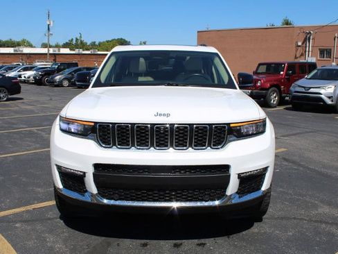 Used 2021 Jeep Grand Cherokee L Limited w/ Luxury Tech Group II AWD/4WD image 3